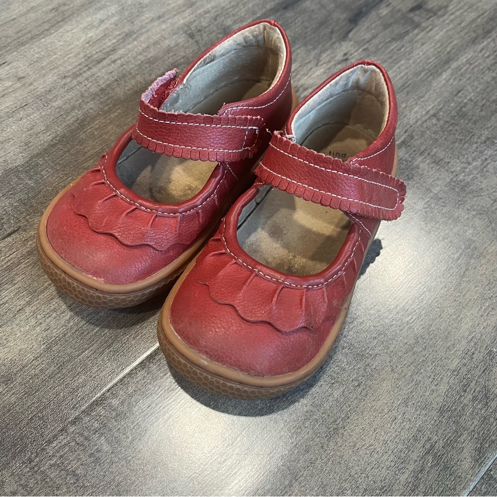 Livie & Luca Girl's Red Classic Smooth Leather Ruche Mary Jane Flat - size 7